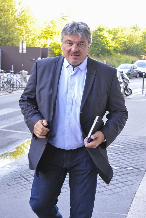 David Douillet devant le QG de campagne de Nicolas Sarkozy à Paris, le 1er septembre 2016, après une réunion de son état major. Crédit Pierre Perusseau / Bestimage