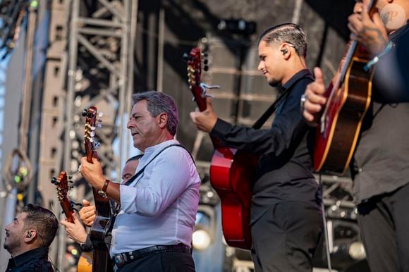 De père en fils, Mario et Chico Bouchikhi du groupe Chico and the Gypsies, en concert, au festival le Printemps de Pérouges, au Château de Saint-Maurice-de-Rémens, le 29 juin 2025

Photo par : Sandrine Thesillat / PsNewZ / Bestimage
