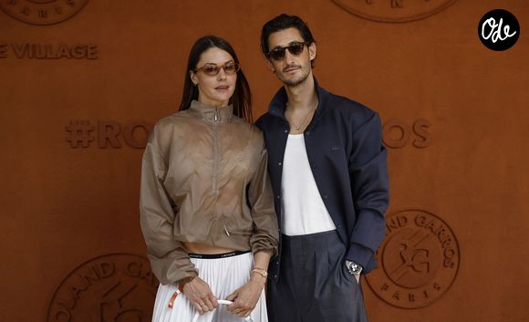Pierre Niney et sa compagne Natasha Andrews lors des Internationaux de France de Tennis de Roland Garros 2026, à Paris, France, le 7 juin 2026. © Jacovides-Moreau/Bestimage