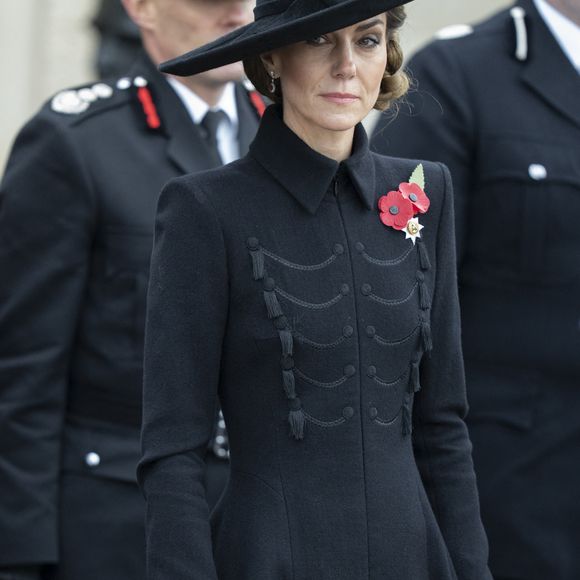 Kate Middleton est apparue bouleversée durant la cérémonie.

Kate Middleton, princesse de Galles, lors de la cérémonie du souvenir organisée par la Royal British Legion au National Memorial Arboretum dans le Staffordshire le 11 novembre 2025. Photo par GOFF  / BESTIMAGE