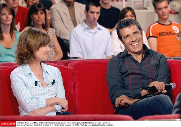 L'actrice française Miou-Miou et son ancien compagnon, le chanteur Julien Clerc, photographiés lors de l'enregistrement de l'émission de Michel Drucker 'Vivement Dimanche' (France 2) à Paris-France le 14 juin 2004. Photo de Jean-Jacques Datchary/ABACA.