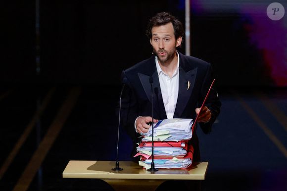 Cette séquence particulièrement touchante lance parfaitement une édition très attendue où la compétition s'annonce féroce entre les nommés.

Benjamin Lavernhe (broche de la Maison Chaumet) lors de la 51ème cérémonie des César à l'Olympia à Paris, France, le 26 février 2025 © Borde-Jacovides/Bestimage