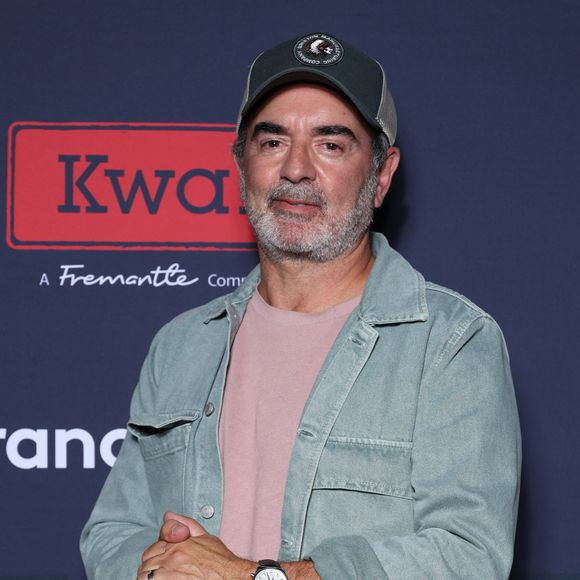 Bruno Solo lors de l'avant-première de la série "Ouija, un été meurtrier" à l'hôtel Marignan à Paris le 8 août 2024.

© Denis Guignebourg / Bestimage