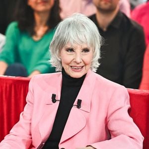 Pour l'occasion, Michel Drucker reçoit Denise Fabre, accompagnée de son célèbre mari le chef Francis Vandenhende.

Exclusif - Denise Fabre - Enregistrement de l'émission "Vivement dimanche" au studio Gabriel, présentée par M.Drucker, et diffusée sur France 3 le 15 juin 2025.
© Guillaume Gaffiot / Bestimage