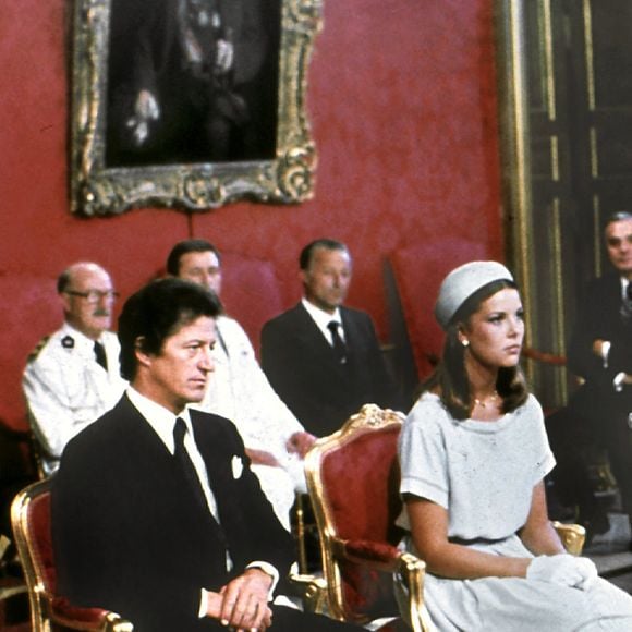Le couple avait célébré un dîner de pré-mariage chez Maxim’s à Paris, réunissant 130 convives autour d’un menu prestigieux.

Mariage de la princesse Caroline de Monaco et de Philippe Junot à Monte-Carlo, Monaco, le 29 juin 1978. Le couple sans enfant a divorcé le 9 octobre 1980. Photo by Ossinger/DPA/ABACAPRESS.COM