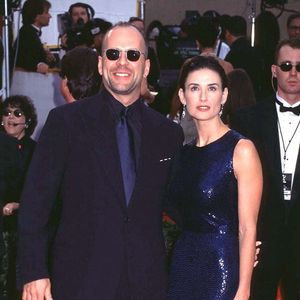 Bruce Willis et Demi Moore aux Emmy Awards à Los Angeles en 1997.