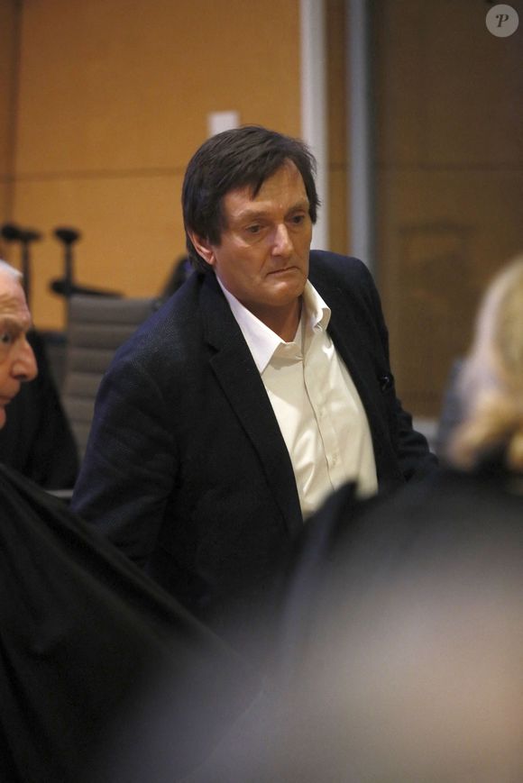 Pierre Palmade au tribunal de Melun avec ses avocats pour son procès pour blessures involontaires à la suite d'un accident de la route en février 2023 dans lequel sa voiture a percuté un autre véhicule à Melun. Le 20 novembre 2024. © Christophe Clovis / Bestimage