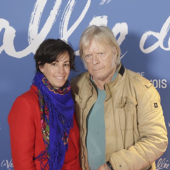 Marié à Cerise, Renaud s'est installé dans le petit village de Trentemoult en Loire-Atlantique

Renaud et sa femme Cerise (Christine Marot) lors de l'avant-première du film "La vallée des fous" au Pathé Wepler à Paris
© Jack Tribeca / Bestimage
