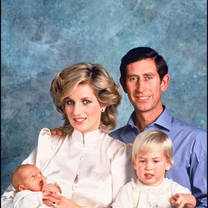 C'est Lady Diana qui inspire au quotidien le prince William.

La princesse Diana et le roi Charles III avec leurs enfants, Harry et William, en 1984.  © AGENCE / BESTIMAGE