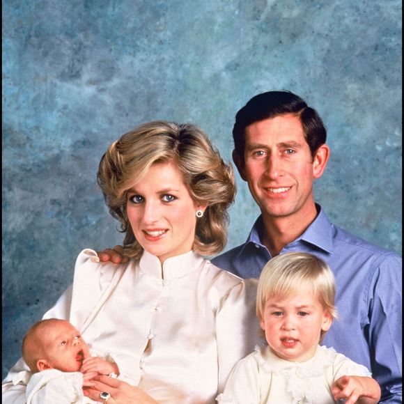 C'est Lady Diana qui inspire au quotidien le prince William.

La princesse Diana et le roi Charles III avec leurs enfants, Harry et William, en 1984.  © AGENCE / BESTIMAGE