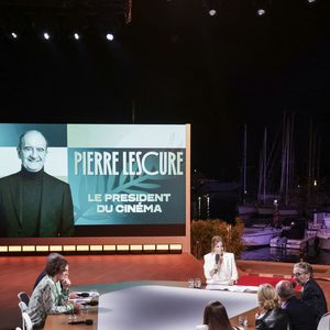 Exclusif - Jean Imbert, Lea Salamé, Paul de Saint Sernin, Malou Khebizi, Agathe Riedinger, Christophe Dechavanne, Pierre Lescure, Charlotte Dhenaux, Pierre-Antoine Capton, Philippe Caverivière sur le plateau de l'émission "Quelle Epoque !" lors du 77ème Festival International du Film de Cannes le 18 mai 2024. 

© Jack Tribeca / Bestimage