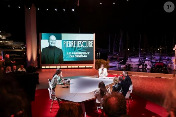 Exclusif - Jean Imbert, Lea Salamé, Paul de Saint Sernin, Malou Khebizi, Agathe Riedinger, Christophe Dechavanne, Pierre Lescure, Charlotte Dhenaux, Pierre-Antoine Capton, Philippe Caverivière sur le plateau de l'émission "Quelle Epoque !" lors du 77ème Festival International du Film de Cannes le 18 mai 2024. 

© Jack Tribeca / Bestimage