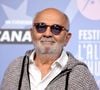 En effet, Gérard Jugnot est l'heureux grand-père d'un petit Célestin (né en 2013 de la relation passée entre Arthur Jugnot avec la chanteuse Cécilia Cara).

Gérard Jugnot - Tapis rouge lors du 29ème Festival International du Film de Comédie de l'Alpe d'Huez le 22 Janvier 2026. © Dominique Jacovides/Bestimage