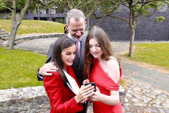 Le roi Felipe VI et la reine Letizia d'Espagne accompagnent l'infante Sofia lors de sa remise de diplômes à l'UWC Atlantic College le 24 mai 2025

Casa SM El Rey/Agence-Bestimage