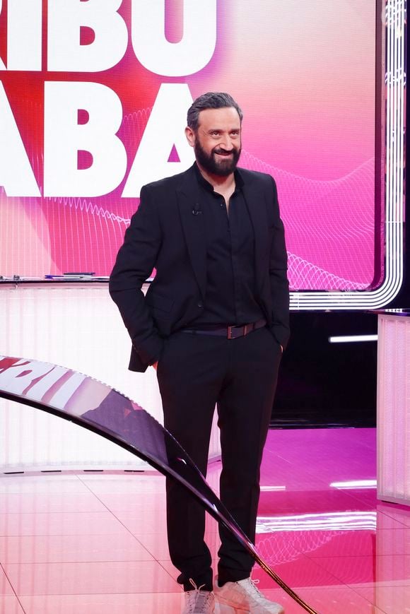 Exclusif - Cyril Hanouna, sur le plateau de l’émission « TPMP » présentée par C.Hanouna et diffusée en direct sur Youtube et sur toutes les box (SFR, FREE, Bouygues, MyCanal etc), Paris, France, le 19 mars 2025. © Jack Tribeca / Bestimage