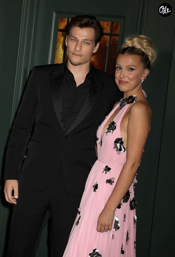 Millie Bobby Brown, Jake Bongiovi - Photocall de la première mondiale de Enola Holmes 2 (Netflix) à New York le 27 octobre 2022. 
Backgrid USA / Bestimage