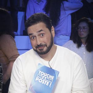 Exclusif - Moundir - Sur le plateau de l'émission TPMP (Touche Pas à Mon Poste) présentée en direct par C.Hanouna et diffusée sur C8 le 4 décembre 2023. © Jack Tribeca / Bestimage