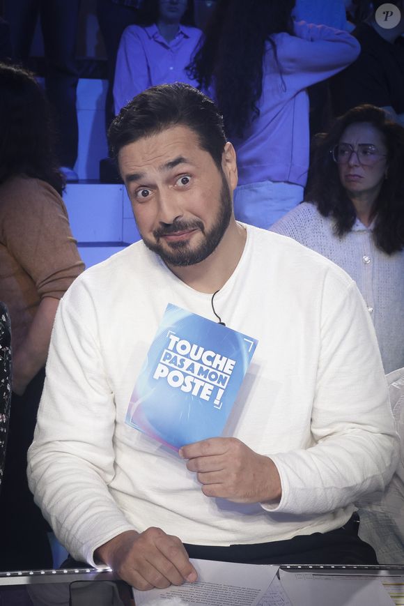 Exclusif - Moundir - Sur le plateau de l'émission TPMP (Touche Pas à Mon Poste) présentée en direct par C.Hanouna et diffusée sur C8 le 4 décembre 2023. © Jack Tribeca / Bestimage