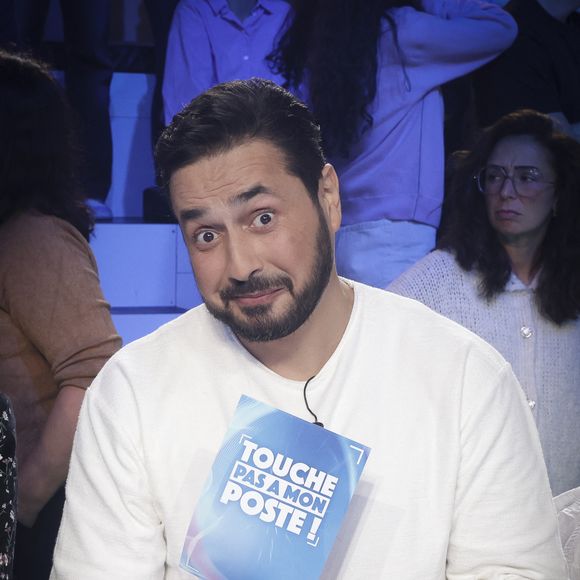 Exclusif - Moundir - Sur le plateau de l'émission TPMP (Touche Pas à Mon Poste) présentée en direct par C.Hanouna et diffusée sur C8 le 4 décembre 2023. © Jack Tribeca / Bestimage