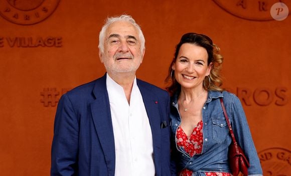 Et si son visage est familier, c'est parce qu'elle est aussi une personnalité connue.

Guy Savoy et sa compagne Laetitia Barlerin - Les célébrités au photocall du village lors des Internationaux de France de Tennis de Roland Garros 2026. Paris, le 31 mai 2026. © Jacovides / Bestimage