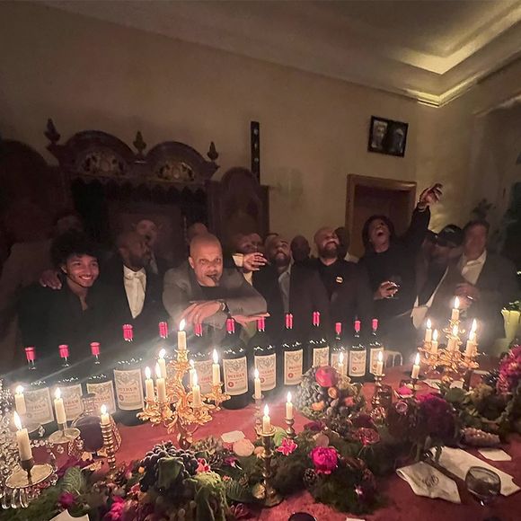 Capture Instagram - Jay Brown - Jay Z et le directeur général du label américain Roc Nation, Jay Brown, célèbrent leur anniversaire dans l'hôtel 5 étoiles privatisé « Les Sources de Caudalie » avec leurs amis Kris Jenner, Ellen Pompeo, Beyoncé, Rihanna, à Martillac près de Bordeaux, en France, le 3 décembre 2023. Des navettes aux vitres teintées ont fait des allers-retours toute la journée de samedi.   L'anniversaire s'est déroulé du 1er au 4 décembre 2023. Parmi les 98 invités qui séjourneront sur place, les stars internationales Kris Jenner, Ellen Pompeo, Beyoncé et Jay-Z, accompagnés de leurs enfants, sont arrivés vendredi soir, et la chanteuse Rihanna samedi dans la journée. La fête s'est poursuivie au château d'Yquem dimanche soir.