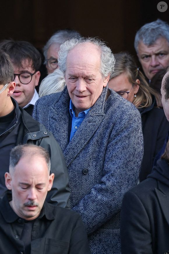 Luc Dardenne à la sortie des obsèques d'Emilie Dequenne au cimetière Père Lachaise à Paris, France, le 26 mars 2025. © Cyril Moreau/Bestimage