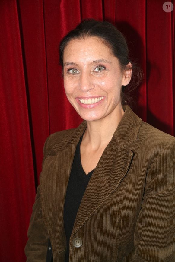 Sur Facebook, Emily, une des soeurs d'Anne, déclarait un mois après le drame : "Pourquoi ? Comment ? Nous ne savons rien des causes de son décès, crime ou accident. "

Emily Becaud lors du concert de Marie Minet au Théâtre du Ranelagh à Paris, France, le 22 septembre 2021. Photo by Drion/JLPPA/ABACAPRESS.COM