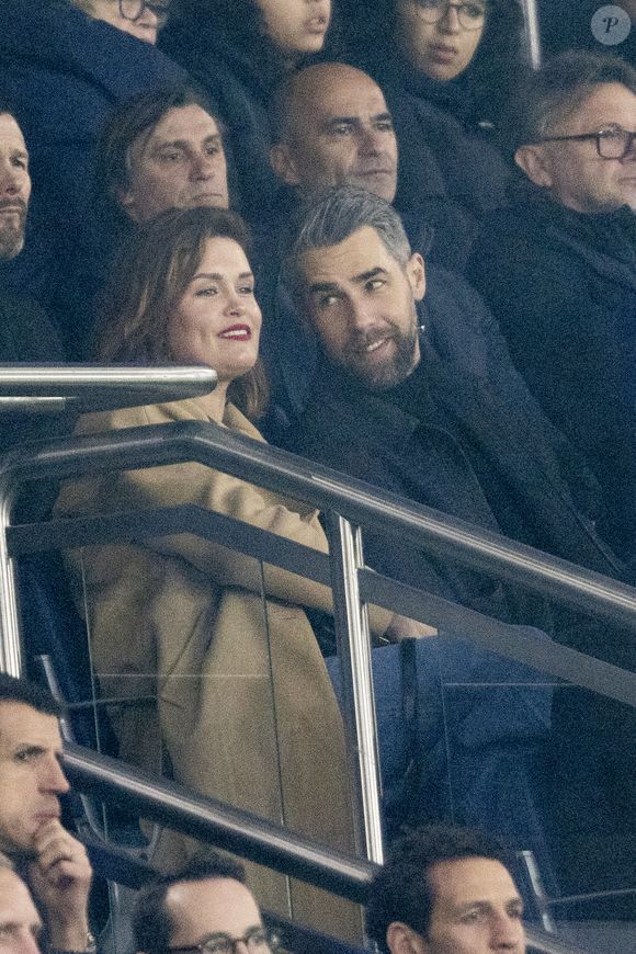 Luka Karabatic et sa femme Jeny Priez - Célébrités dans les tribunes de la 8ème de finale de la coupe de France de football entre le PSG contre Brest (3-1) au Parc des Princes à Paris le 7 février 2024. © Cyril Moreau/Bestimage