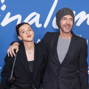 Calogero a partagé un joli moment de complicité avec sa fille Nina, née en 2008 et fruit de son histoire d'amour avec Hortense d'Estève.
Calogero et sa fille Nina - Avant-première du film "Finalement" de C. Lelouch qui fête son 87ème anniversaire au Grand Rex à Paris. © Pierre Perusseau/Bestimage