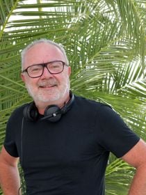 Olivier Baroux : L'acteur réalisateur possède une maison dans sa région d’origine, où il aime se ressourcer loin des projecteurs