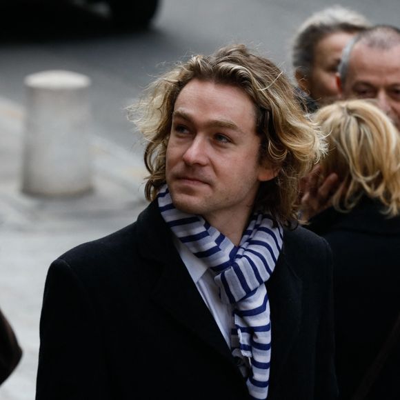 Aurélien, l'un des fils de cette dernière, est lui aussi très connu dans ce milieu très restreint...

Aurélien Raynal petit-fils de Marion Game - Obsèques de Marion Game en l'église Saint Roch à Paris le 31 mars 2023.

© Christophe Clovis / Bestimage