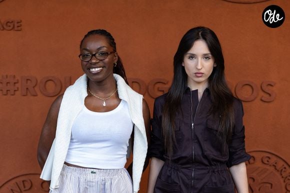 Sarah N'dri et Ambre Jadah assistent à la deuxième journée de la « Village Night Session » dans le cadre du tournoi de Roland-Garros 2026, le 25 mai 2026 à Paris, en France. Photo de Nasser Berzane/ABACAPRESS.COM