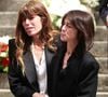 Depuis le départ de leur mère Jane Birkin en 2023, Charlotte et sa demi-sœur Lou Doillon se soutiennent plus que jamais. 

Lou Doillon et Charlotte Gainsbourg - Sorties des obsèques de Jane Birkin en l'église Saint-Roch à Paris. Le 24 juillet 2023.

© Jonathan Rebboah / Panoramic / Bestimage