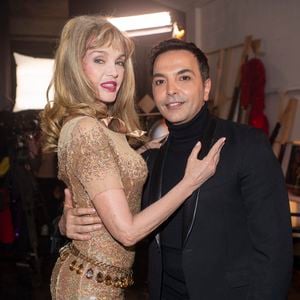 Arielle Dombasle et Kamel Ouali à l'enregistrement de l'émission "100 ans de comédies musicales pour le Sidaction", qui sera diffusée le 2 avril sur France 2. Le 10 mars 2020. © Moreau-Perusseau / Bestimage.