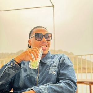 Mouss Diouf : des images de son clan