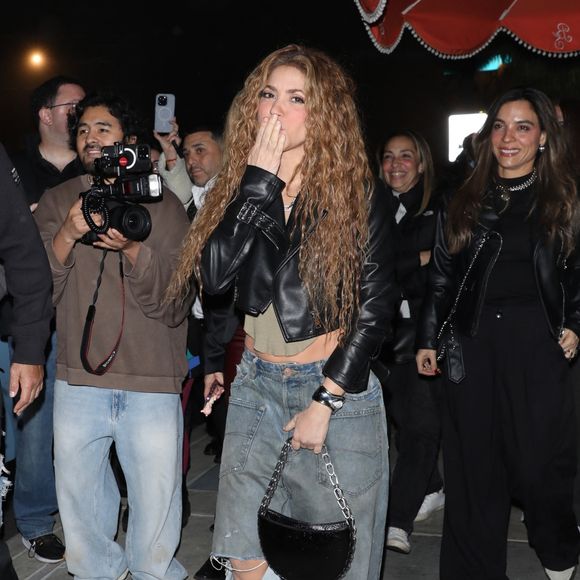 Après avoir offert une performance électrisante aux Grammy Awards, Shakira a poursuivi les festivités au Bird Streets Club à West Hollywood, profitant du succès de la soirée entourée de ses amis et de nombreuses célébrités, le 2 février 2024. © Backgrid USA / Bestimage
