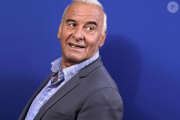 En ce 12 mai 2025, Michel Fugain soufflera ses 83 bougies, fière de ses enfants et toujours plus amoureux de Sanda, sa "sirène" comme il la surnomme...

Michel Fugain pose pour notre photographe à Paris, France, le 3 mai 2017. Photo par VIM/ABACAPRESS.COM