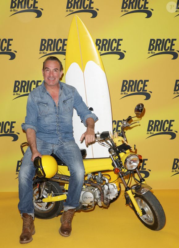 "Merci les amis de m’accompagner depuis toutes ces années. Je vous aime", écrit-il en légende d’une série de photo

Jean Dujardin lors de la projection spéciale pour célébrer les 20 ans de Brice de Nice en présence de l'équipe du film au Grand Rex à Paris, France, le 6 avril 2025. © Coadic Guirec/Bestimage