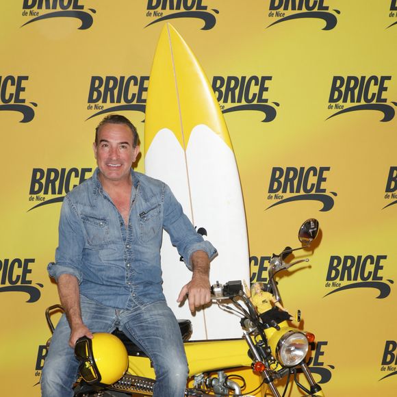 "Merci les amis de m’accompagner depuis toutes ces années. Je vous aime", écrit-il en légende d’une série de photo

Jean Dujardin lors de la projection spéciale pour célébrer les 20 ans de Brice de Nice en présence de l'équipe du film au Grand Rex à Paris, France, le 6 avril 2025. © Coadic Guirec/Bestimage