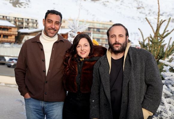 L’animateur recevait Laure Calamy et Fabien Gorgeart pour leur film "C'est quoi l'amour".

Lyes Salem, Laure Calamy et Vincent Macaigne au photocall du film "C'est quoi l'amour" dans le cadre du 29ème Festival International du Film de Comédie de l'Alpe d'Huez le 20 Janvier 2026.

© Dominique Jacovides/Bestimage
