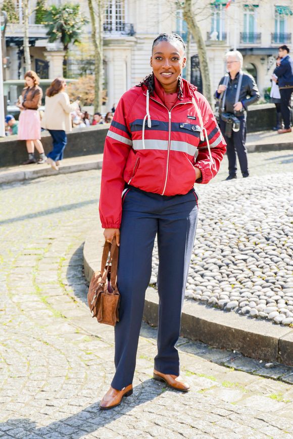 Little Simz aux arrivées au défilé Miu Miu Collection Femme Prêt-à-Porter Automne/Hiver 2026-2027 lors de la Fashion Week de Paris (PFW) au palais d'lena conseil Economique, social et environnemental, à Paris, France, le 10 mars 2026. © Denis Guignebourg/Bestimage