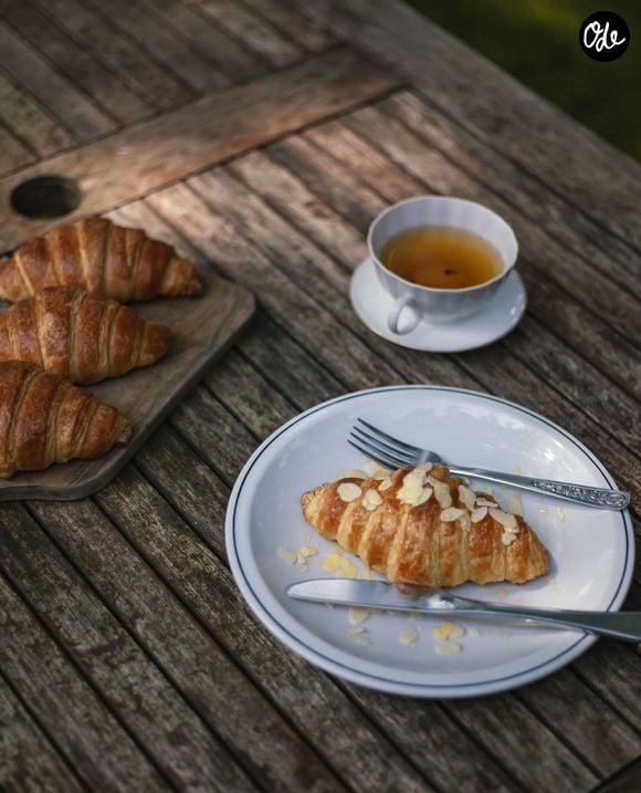 Son alimentation quotidienne se compose de plaisirs simples, de viennoiseries et de plats traditionnels familiaux.