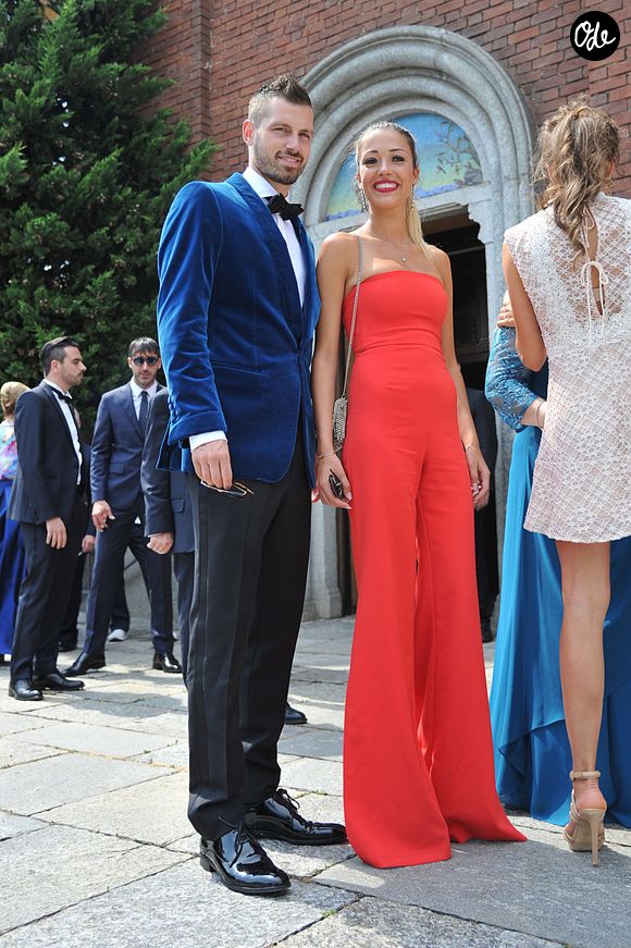 Morgan Schneiderlin et sa femme Camille - Mariage de Matteo Darmian et Francesca Cormanni à Rescaldina, Italie, le 14 juin 2017. .