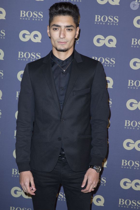 Mais c'était sans compter Guillaume Pley qui lui a fait comprendre que son ami lui avait sûrement menti pour lui faire plaisir : "C’est une connerie gros, t’y as cru ?” 
Le rappeur Sneazzy - Soirée "L'homme de l'année GQ 2014" au Musée d'Orsay, à Paris le 19 novembre 2014. OLIVIER BORDE / BESTIMAGE