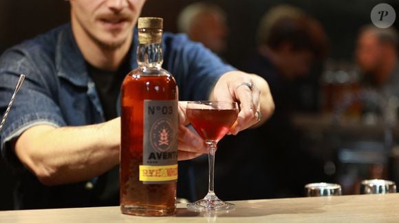 Exclusif - Jean Dujardin et ses trois partenaires, Antoine Gravouil, Olivier Carsoule et Éric Lafon, fondateurs de la distillerie Bordeaux Distilling Co, basée dans le quartier de Bacalan, lancent leur premier whisky, au nom évocateur : Aventure, à Bordeaux, France, le 1er octobre 2025. © Fabien Cottereau/Bestimage