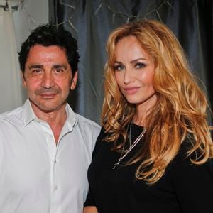 Un communiqué ferme relayé par son avocat et transmis à l'AFP mardi 24 mars. 

 Adriana Karembeu et son mari André (Aram) Ohanian assistent à la commémoration du centenaire du Génocide Arménien à Marseille, le 24 avril 2015.