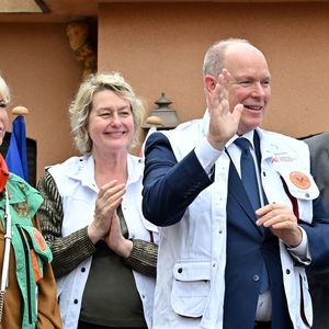 Le prince Albert II de Monaco a donné le départ de la 34eme édition du Rallye des Gazelles, depuis le chapiteau de Fonvieille à Monaco, en compagnie de Dominique Serra, la fondatrice et présidente du Rallye, de la marraine de coeur pour 2025, Luana Belmondo, Nadia Fettah Alaoui, la ministre de l'Economie et des Finances du Royaume du Maroc, du président du Conseil National Monégasque, Thomas Brezzo, et des personnalités du gouvernement, le 12 avril 2025. © Bruno Bebert / Bestimage