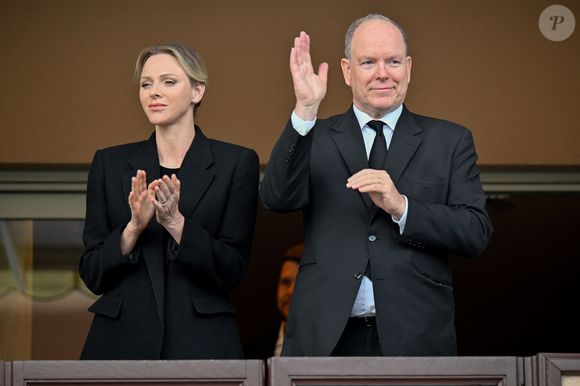 La princesse Charlene de Monaco et le prince Albert II de Monaco ont assisté à la finale de la 13eme éditon du Tournoi Saint Devote de rugby au Stade Louis II de Monaco, le 26 avril 2025. © Bruno Bebert / Bestimage