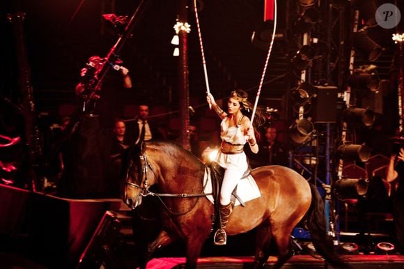 Petite, Nolwenn Leroy était inscrite dans un club d'équitation, en Bretagne.

Exclusif - Nolwenn Leroy à cheval lors du 50ème Gala de l'Union des Artistes, le 20 novembre 2011 au Cirque Alexis Gruss.
Yann Orhan / BestImage