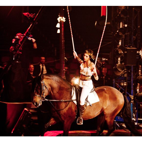 Petite, Nolwenn Leroy était inscrite dans un club d'équitation, en Bretagne.

Exclusif - Nolwenn Leroy à cheval lors du 50ème Gala de l'Union des Artistes, le 20 novembre 2011 au Cirque Alexis Gruss.
Yann Orhan / BestImage